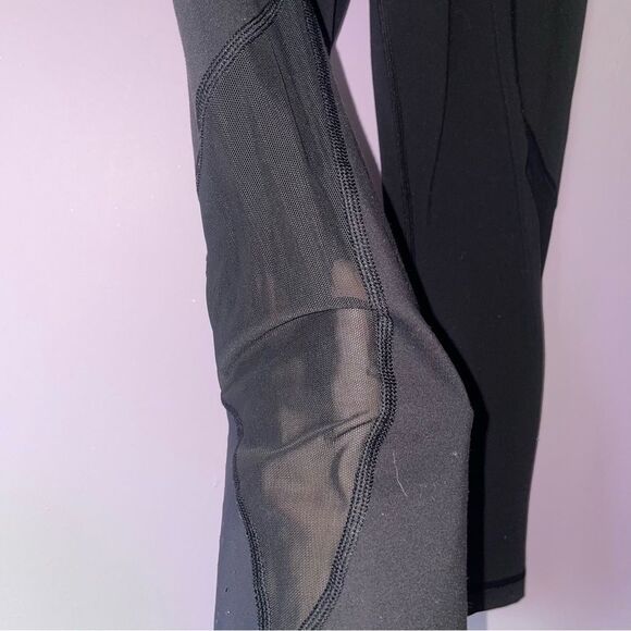 Lululemon Size 6 Black Cropped Leggings Mesh Cutouts Athleisure Gym - Picture 5 of 8